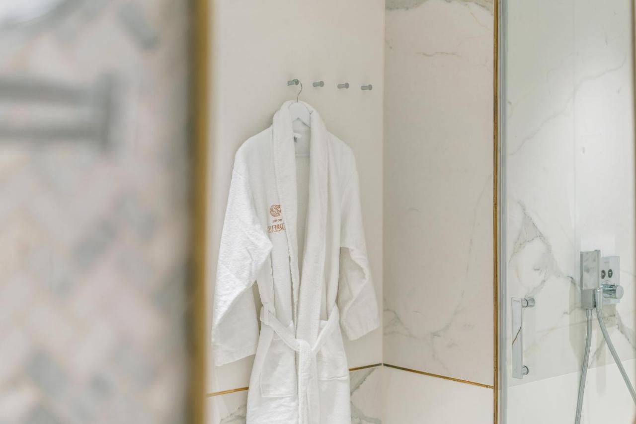 Hotel Ferreus Modern Art Deco Krakow Dış mekan fotoğraf A bathrobe