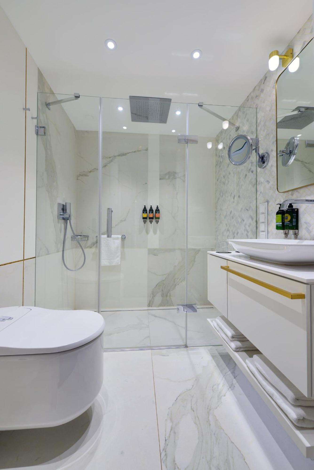 Hotel Ferreus Modern Art Deco Krakow Dış mekan fotoğraf A shower enclosure
